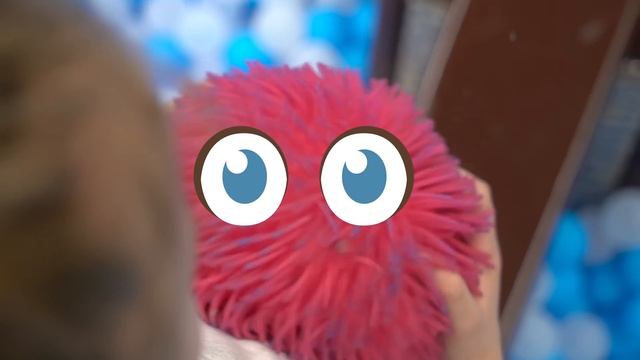 Маленькая Вера vlog - Игры и развлечения с мячиком