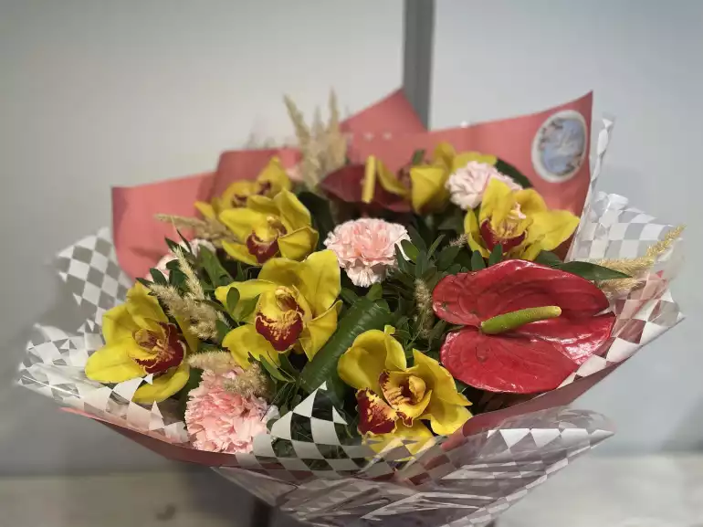 Магазин цветов Lika flowers фото - доставка цветов и букетов